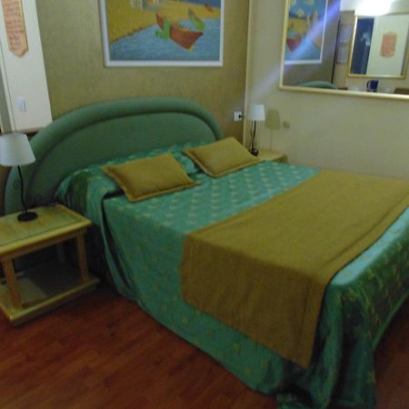 Relais Dante E Beatrice Bed and Breakfast Florens Rum bild