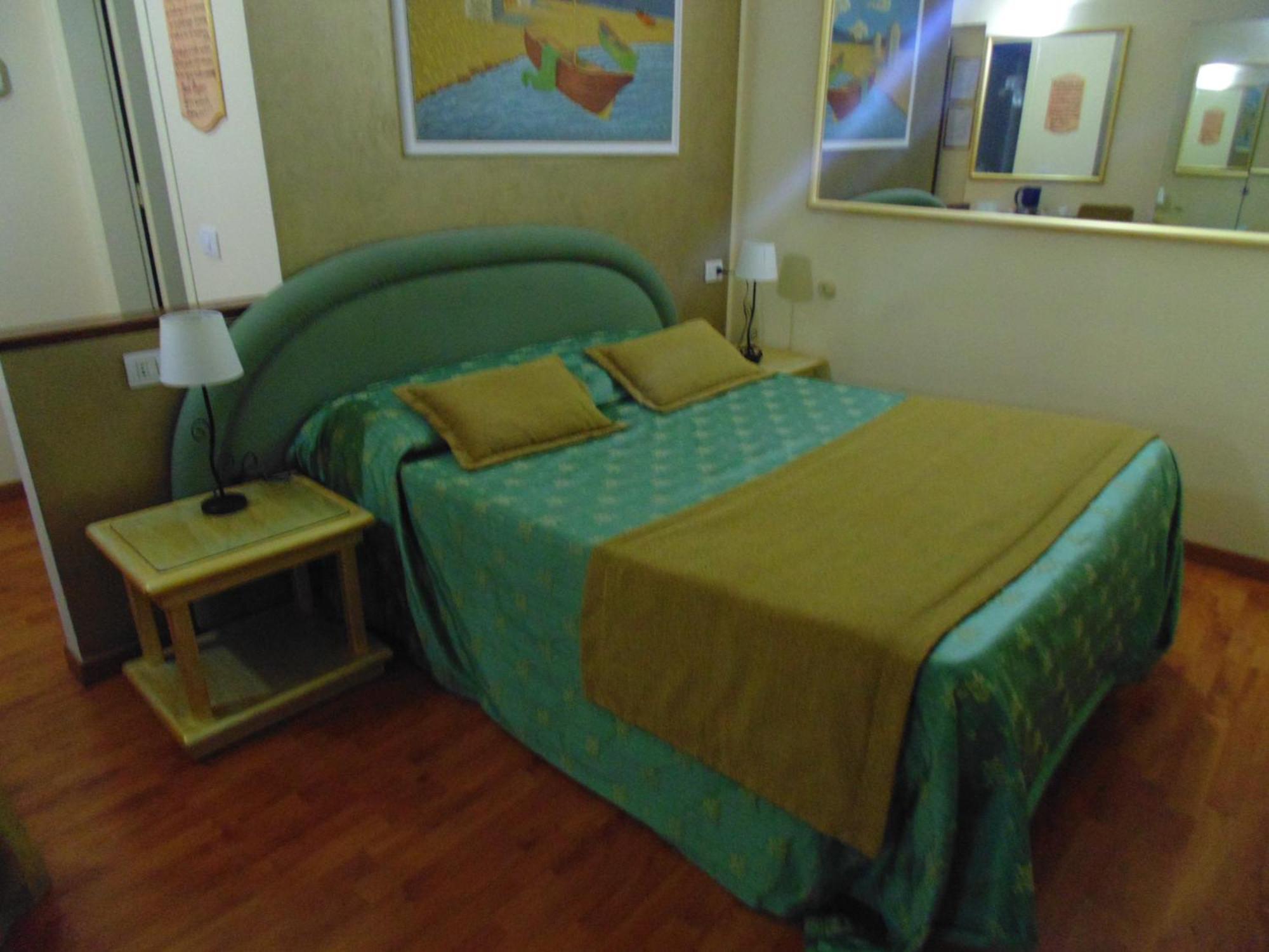 Relais Dante E Beatrice Bed and Breakfast Florens Rum bild
