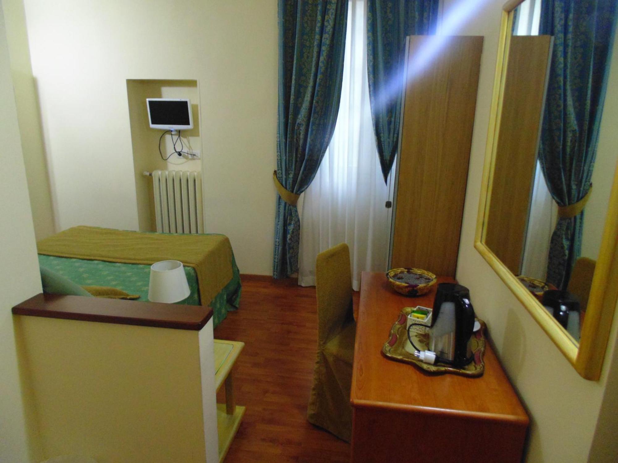 Relais Dante E Beatrice Bed and Breakfast Florens Rum bild